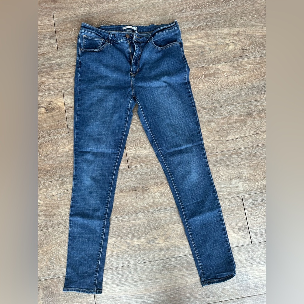 Women’s Levi’s 721 - size 32